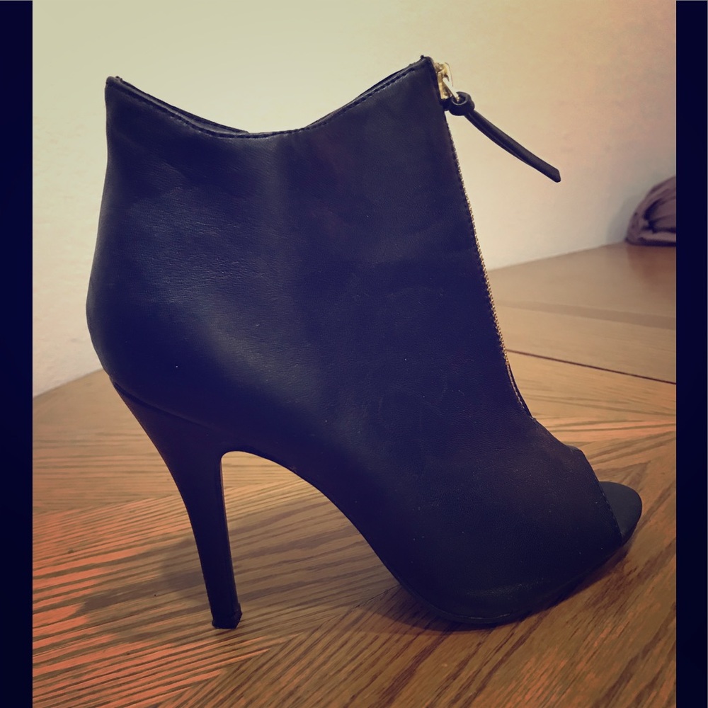 Black Stilettos!